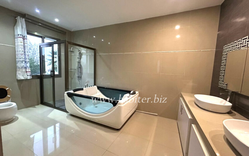 Villa R+2 à louer à Sotrac Mermoz