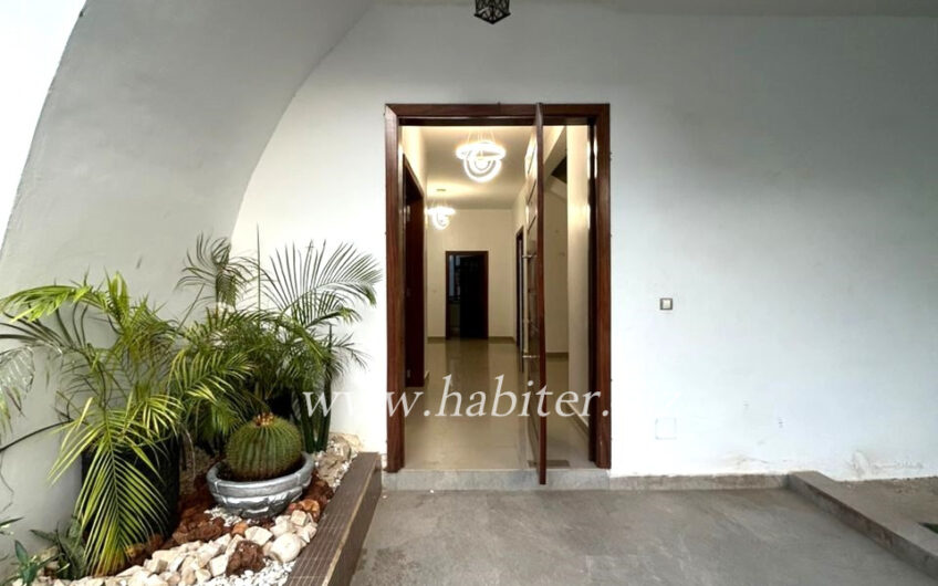 Villa R+2 à louer à Sotrac Mermoz