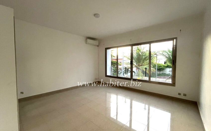 Villa R+2 à louer à Sotrac Mermoz