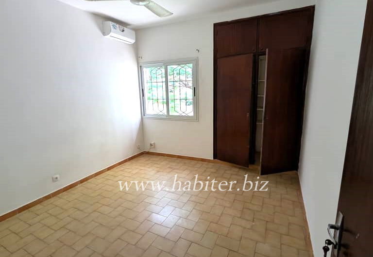Villa R+1 à louer à Fann Résidence