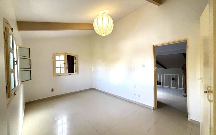Villa R+1 à louer aux Almadies
