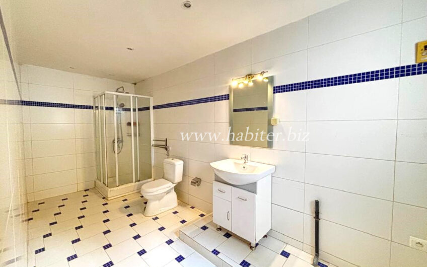 Villa R+1 à louer aux Almadies