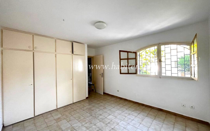 Villa R+1 à louer aux Almadies
