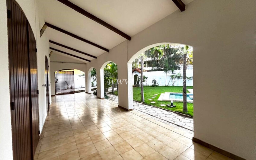 Villa R+1 à louer aux Almadies