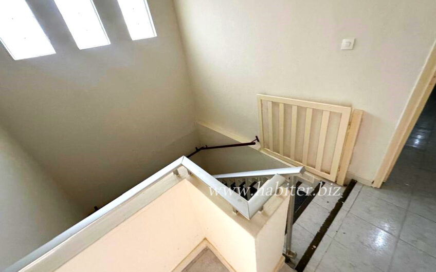 Villa R+1 à louer à Fenêtre Mermoz