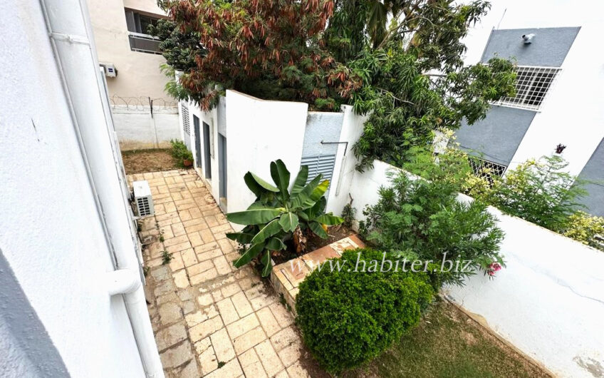 Villa R+1 à louer à Fenêtre Mermoz