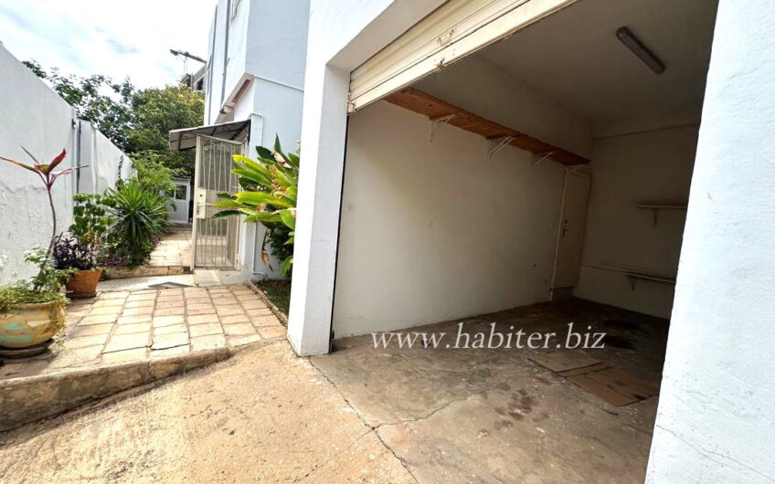 Villa R+1 à louer à Fenêtre Mermoz