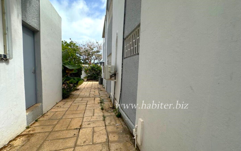 Villa R+1 à louer à Fenêtre Mermoz