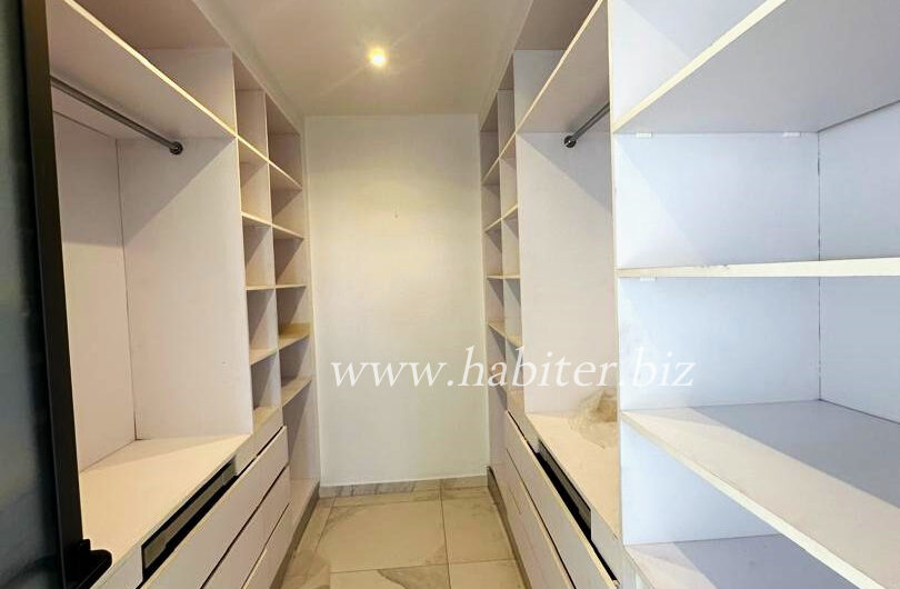 Penthouse en duplex à louer au Point E