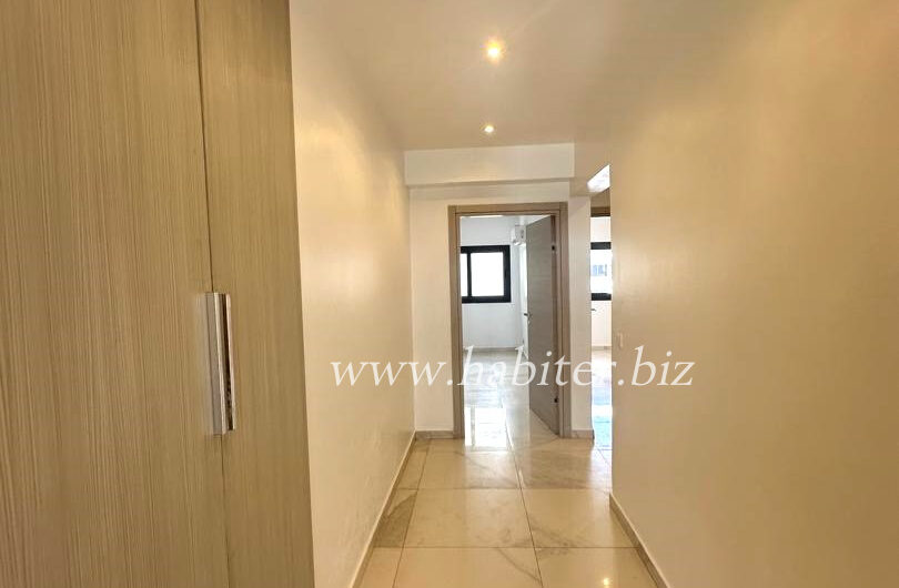 Penthouse en duplex à louer au Point E