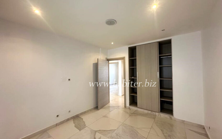 Penthouse en duplex à louer au Point E
