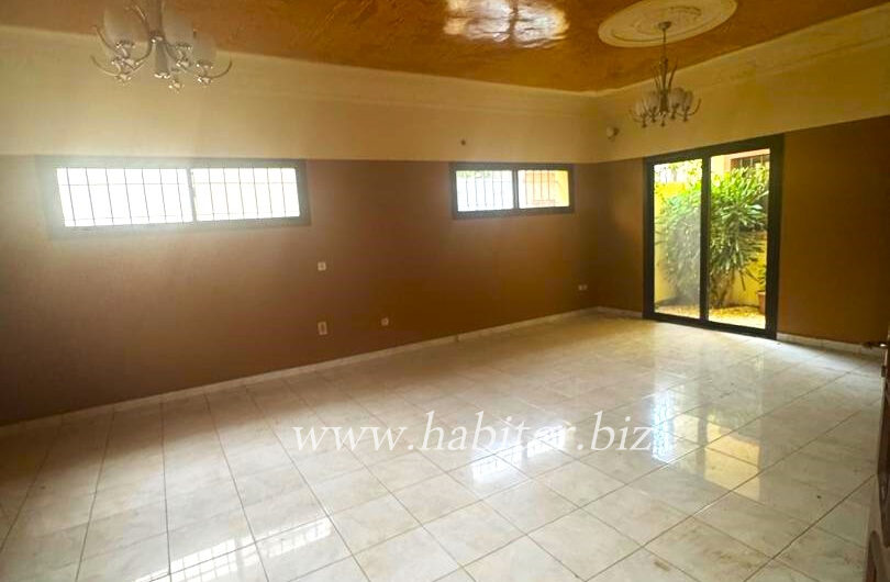 Villa R+ 2 à louer à Sacrée cœur