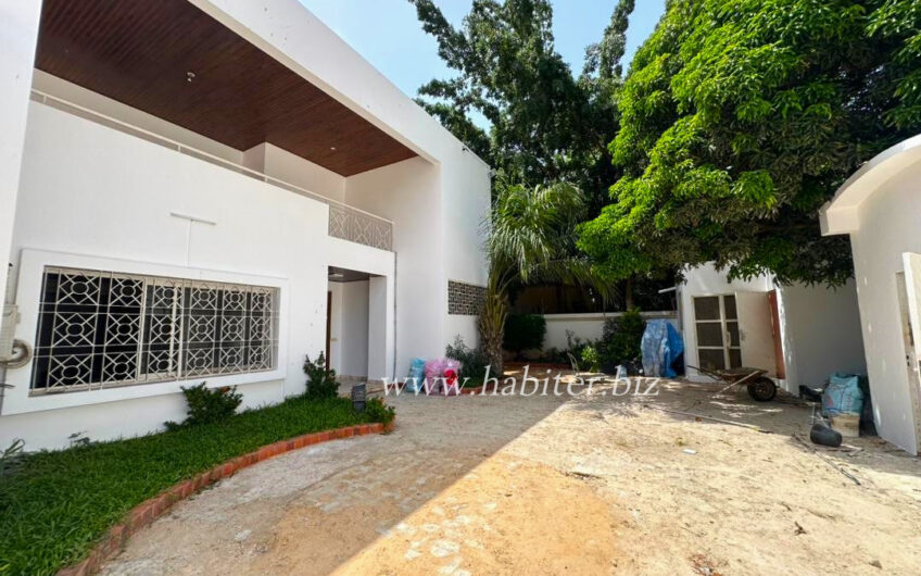 Villa R+1 à louer à Fann Mermoz
