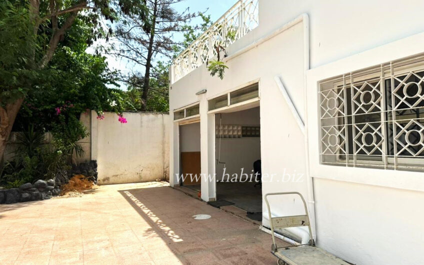 Villa R+1 à louer à Fann Mermoz