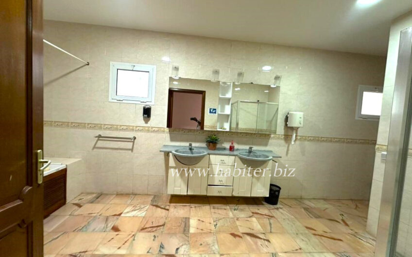 Villa R+1 à louer à Fann Mermoz