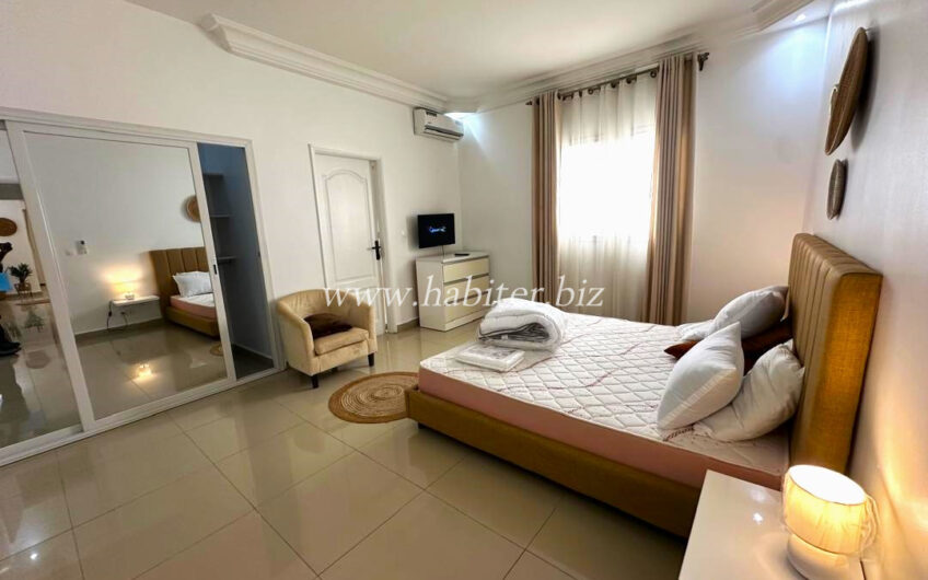 Appartement meublé à louer au Point E