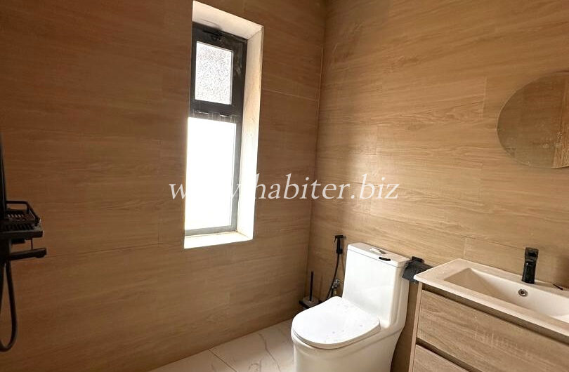 Appartement à louer au Point E