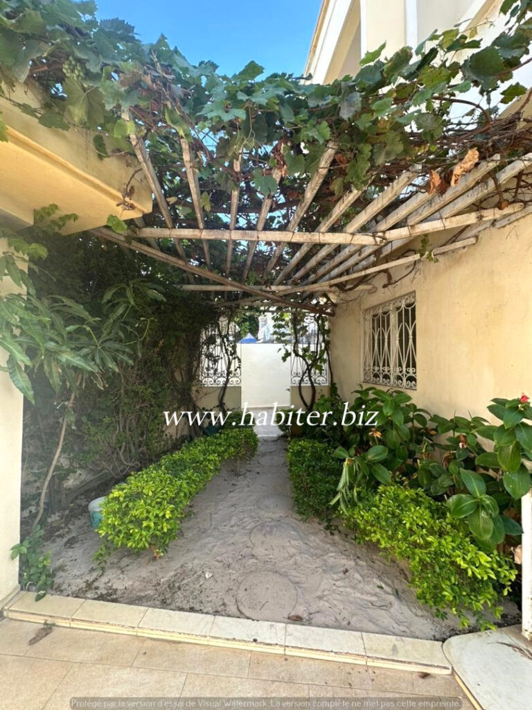 Villa R+1 à vendre à Sipres 1