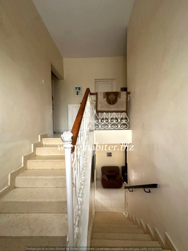 Villa R+1 à vendre à Sipres 1