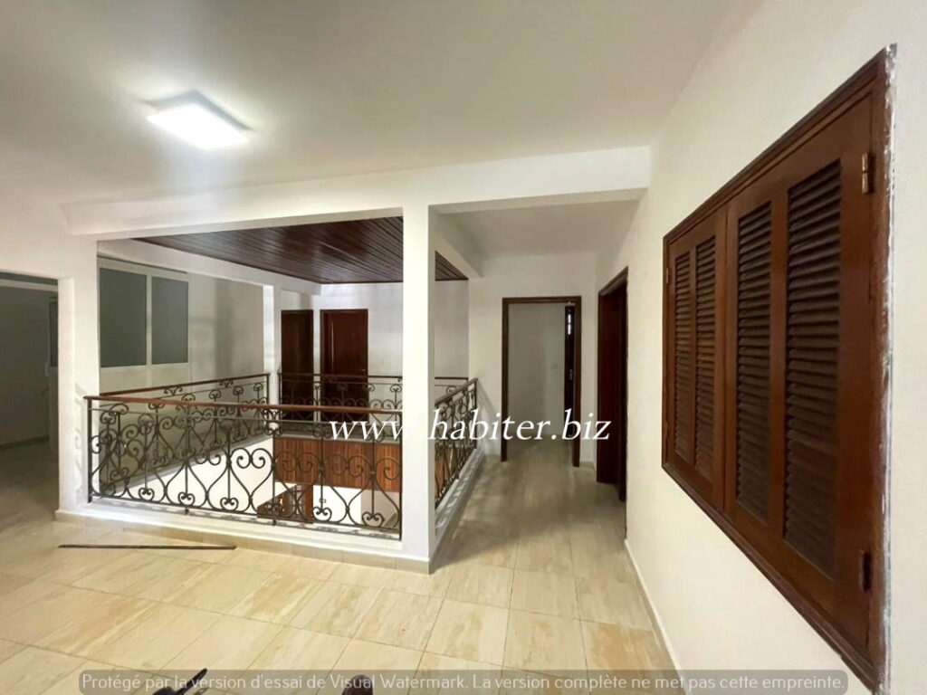 Villa R+2 à louer à Mermoz