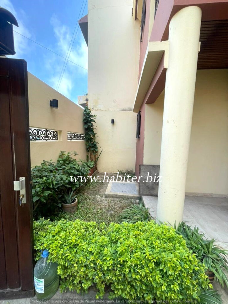 Villa R+2 à louer à Mermoz