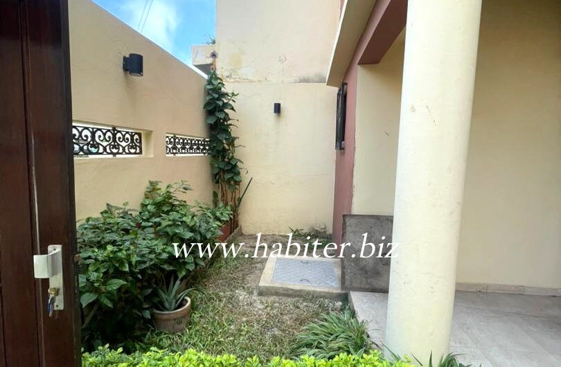 Villa R+2 à louer à Mermoz
