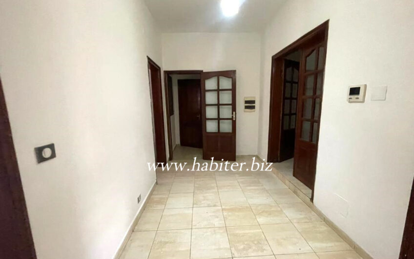 Villa R+2 à louer à Mermoz