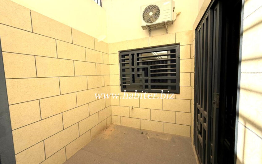 Appartement à louer aux almadies à la zone de recasement