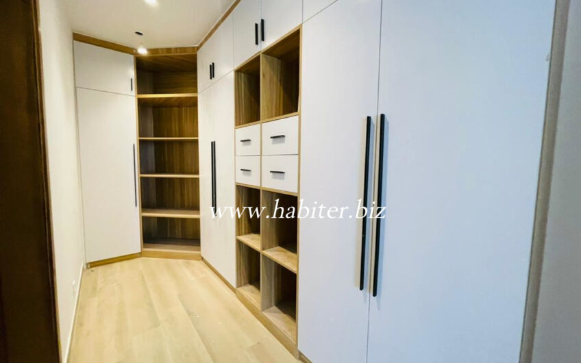 Appartement de 243m2 à vendre à Fann Mermoz