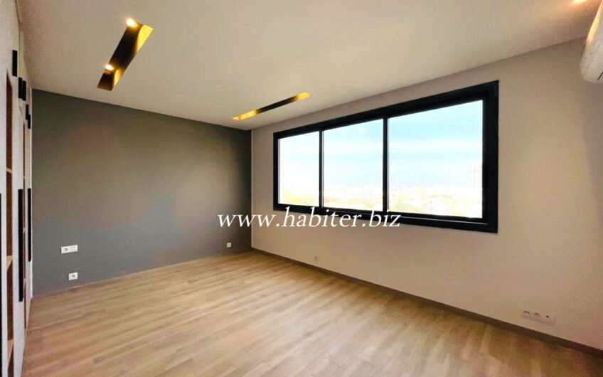 Appartement de 243m2 à vendre à Fann Mermoz