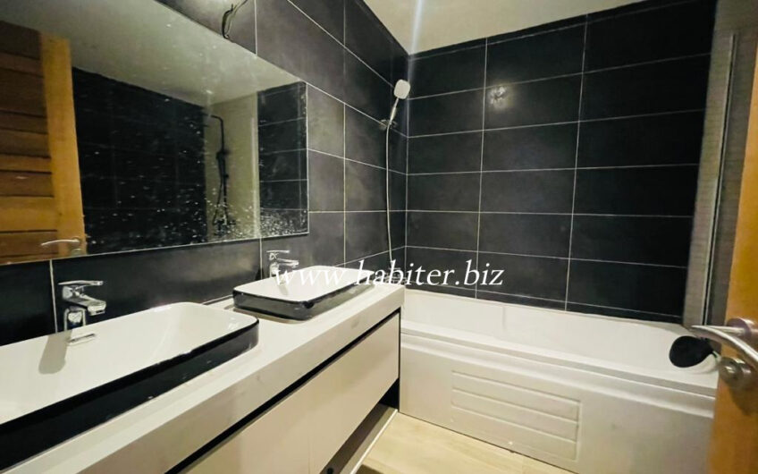 Appartement de 243m2 à vendre à Fann Mermoz