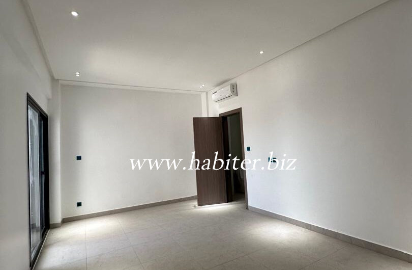 Appartement à louer au Point E