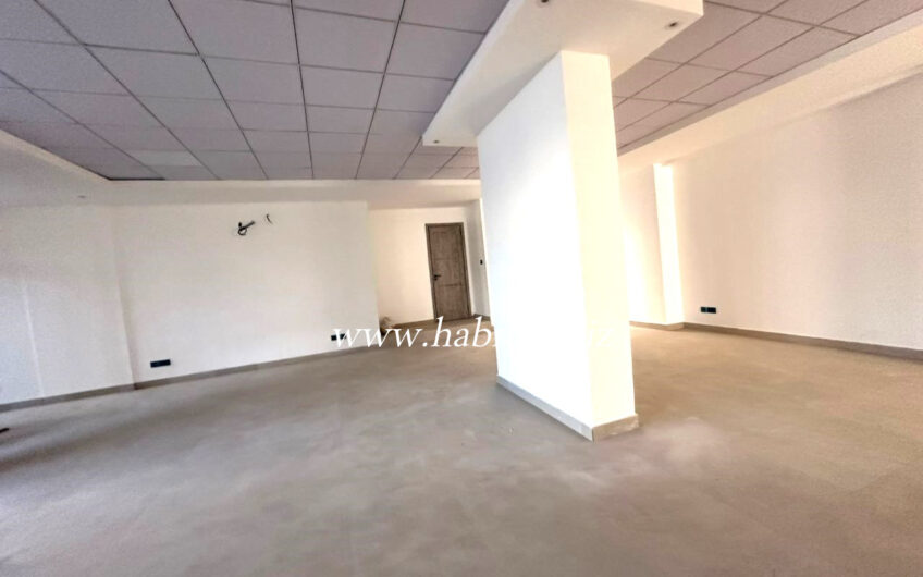 Plateaux de bureaux à louer au Point E