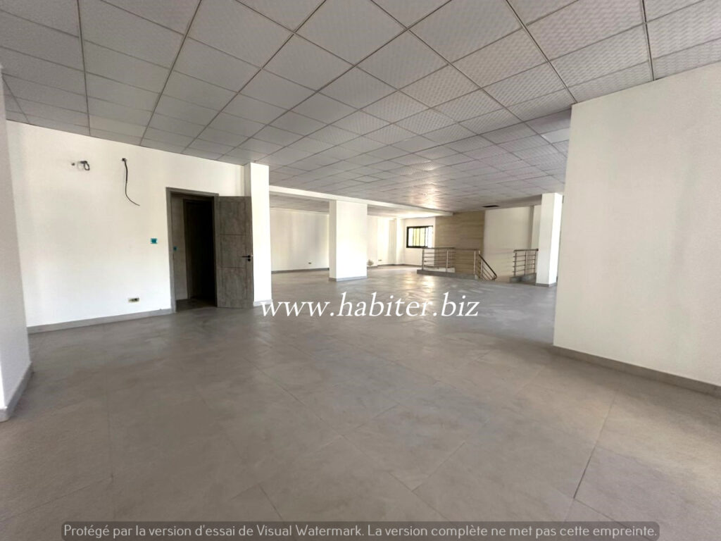 Plateaux de bureaux à louer au Point E