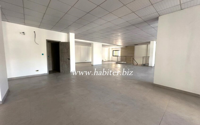 Plateaux de bureaux à louer au Point E