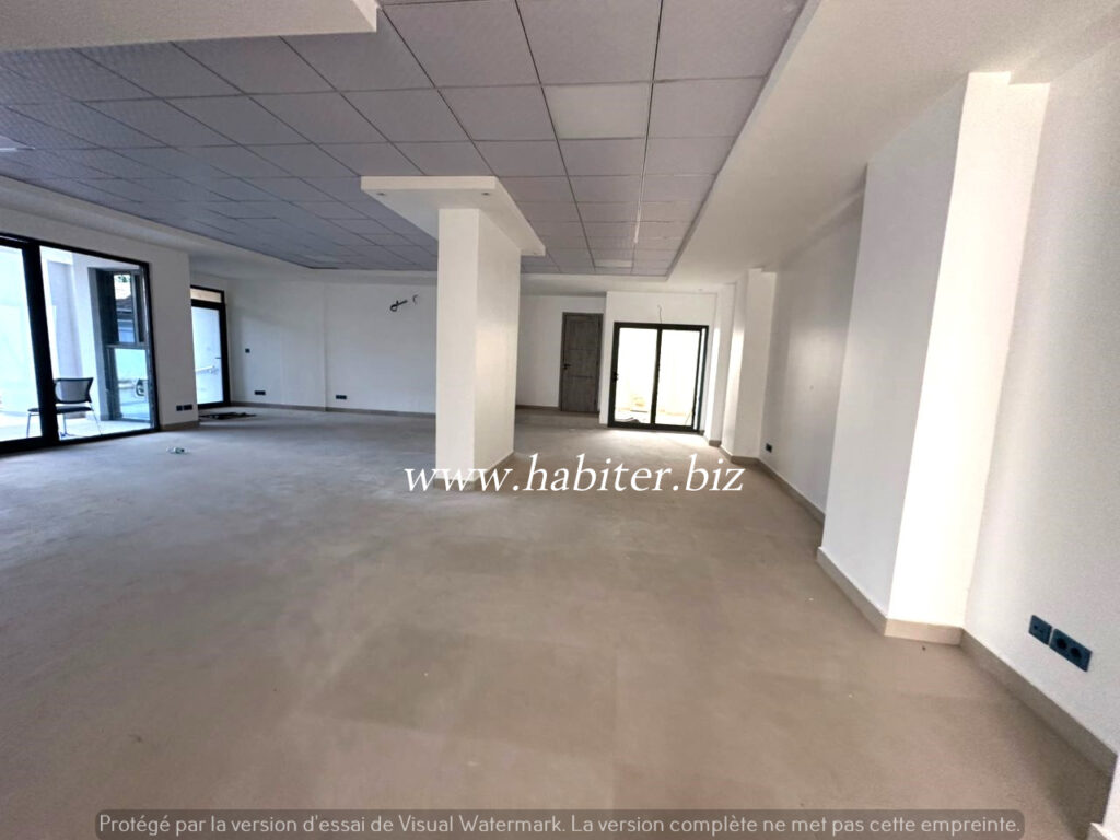 Plateaux de bureaux à louer au Point E