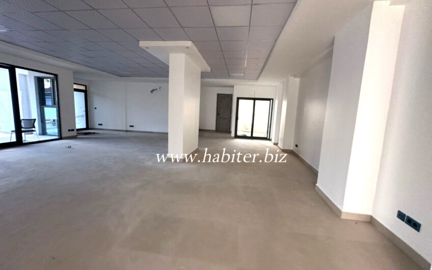 Plateaux de bureaux à louer au Point E