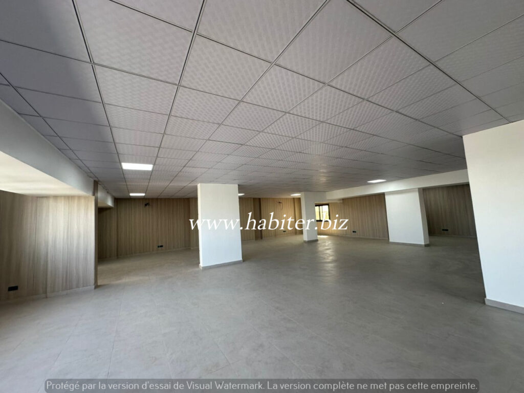 Plateaux de bureaux à louer au Point E