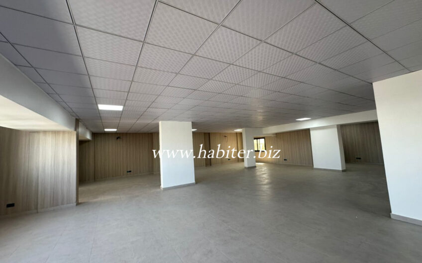 Plateaux de bureaux à louer au Point E