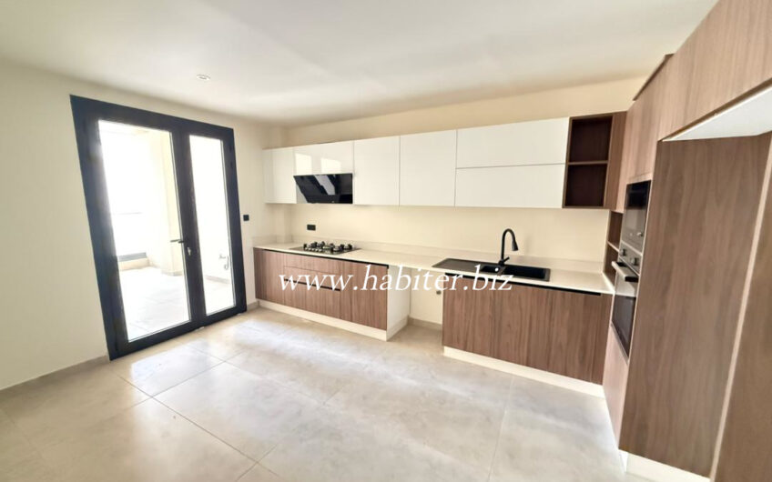 Appartement de type F4 à louer au point E