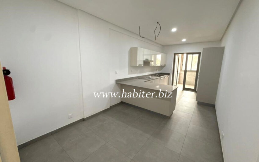 Appartement de type F4 à louer au point E