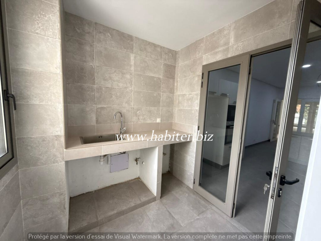Appartement de type F4 à louer au point E