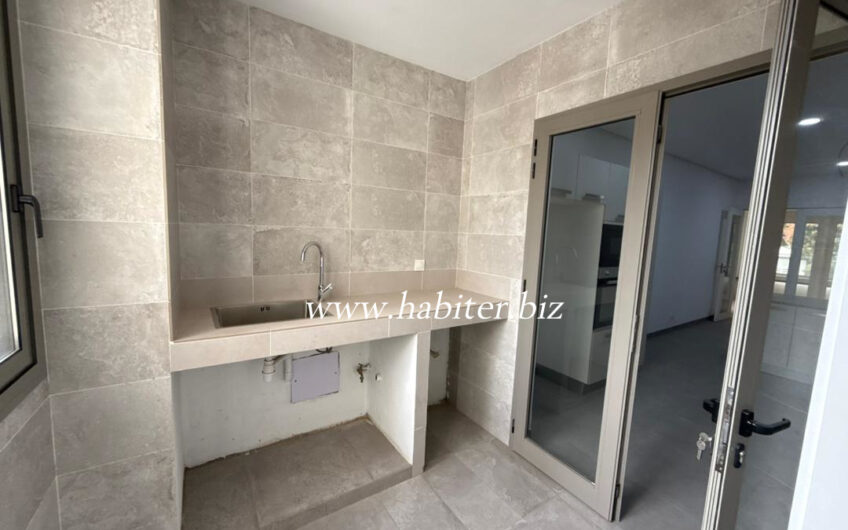 Appartement de type F4 à louer au point E