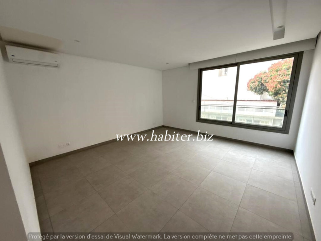 Appartement de type F4 à louer au point E