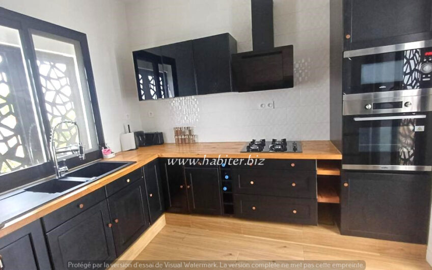 Villa R+1 meublée à louer à Saly