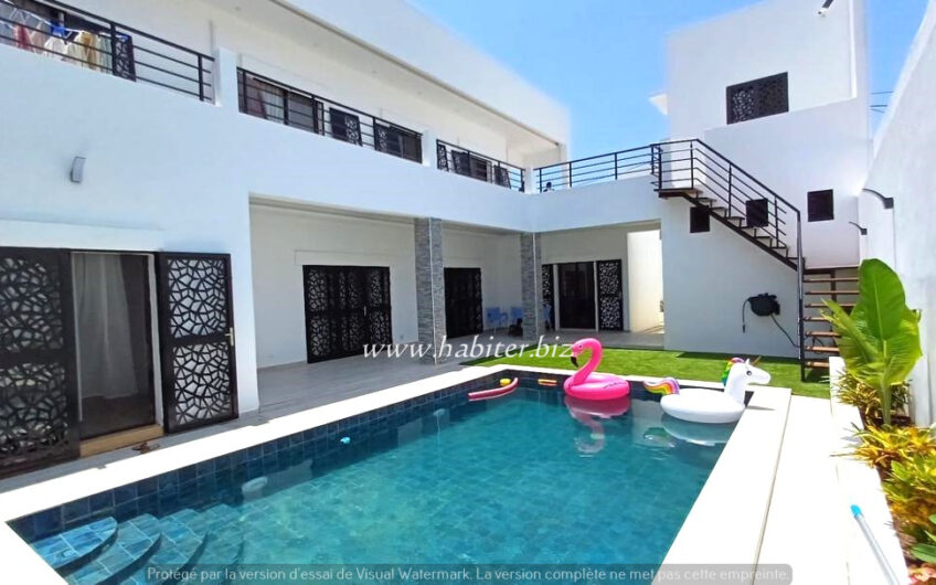 Villa R+1 meublée à louer à Saly