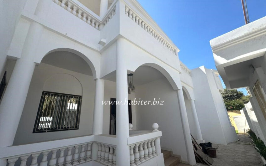 Villa R+1 à louer à Mermoz