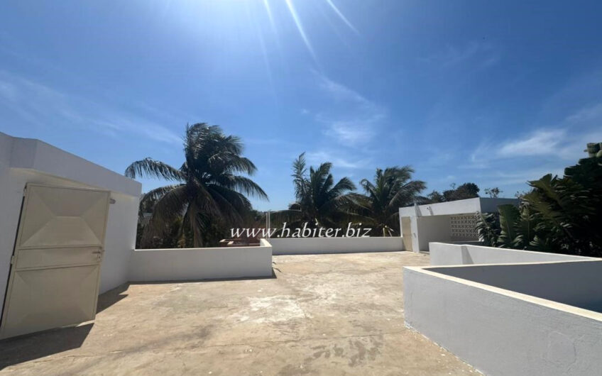 Villa R+1 à louer à Mermoz