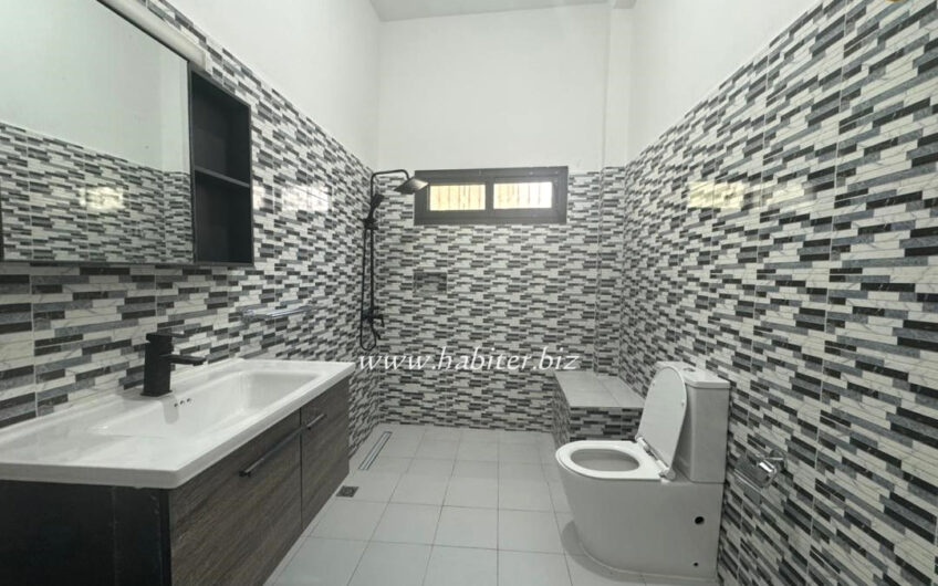 Villa R+1 à louer à Mermoz