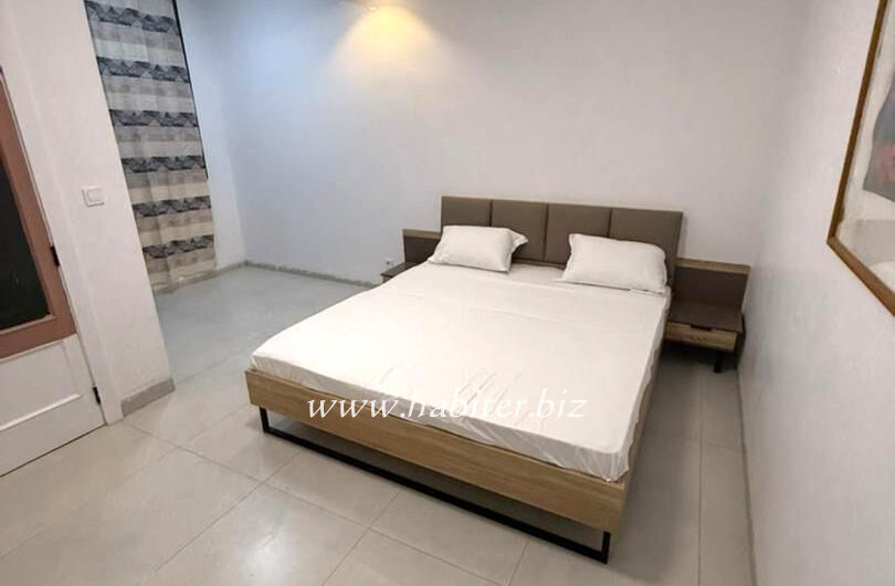 Studio à vendre avec les meubles sur la VDN